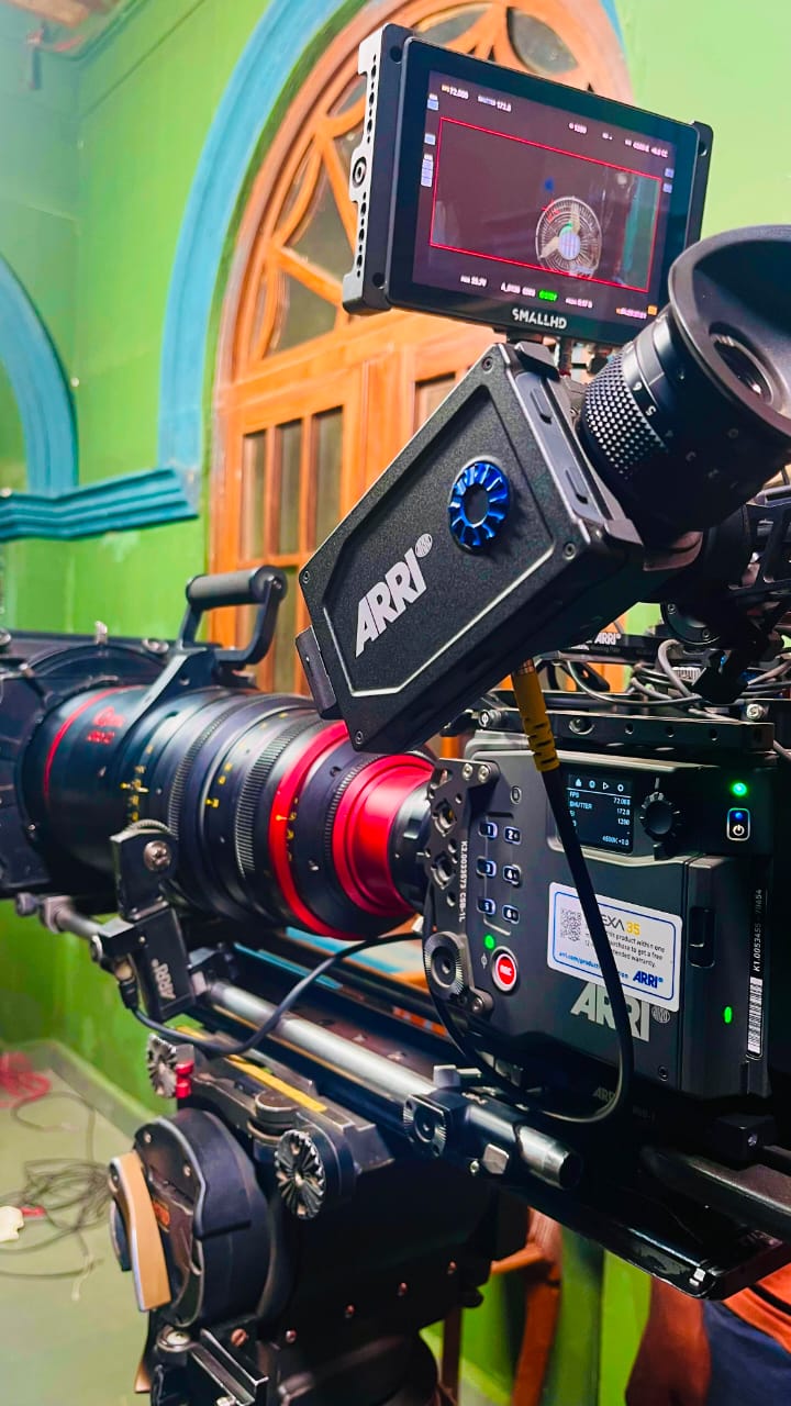 Close-up of the ARRI ALEXA 35 Xtreme body with SmallHD monitor and MVF-2 viewfinder on set